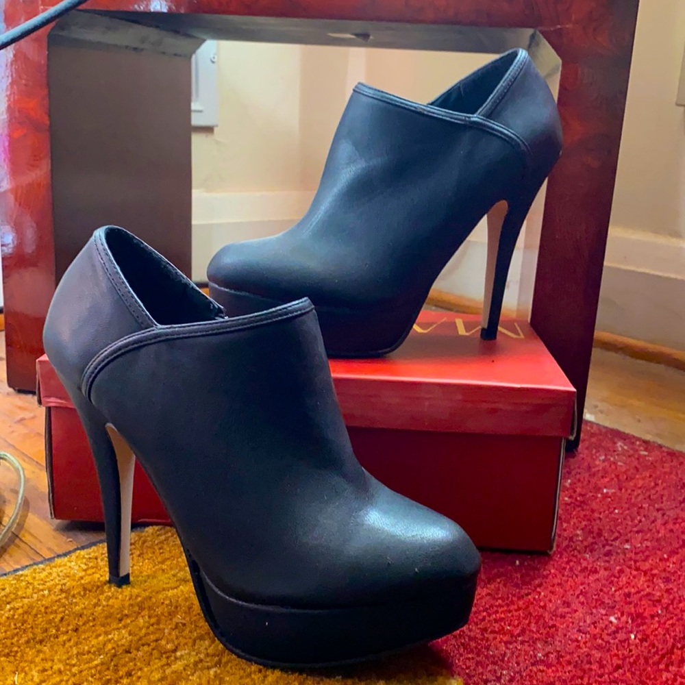 Steve Madden bootie